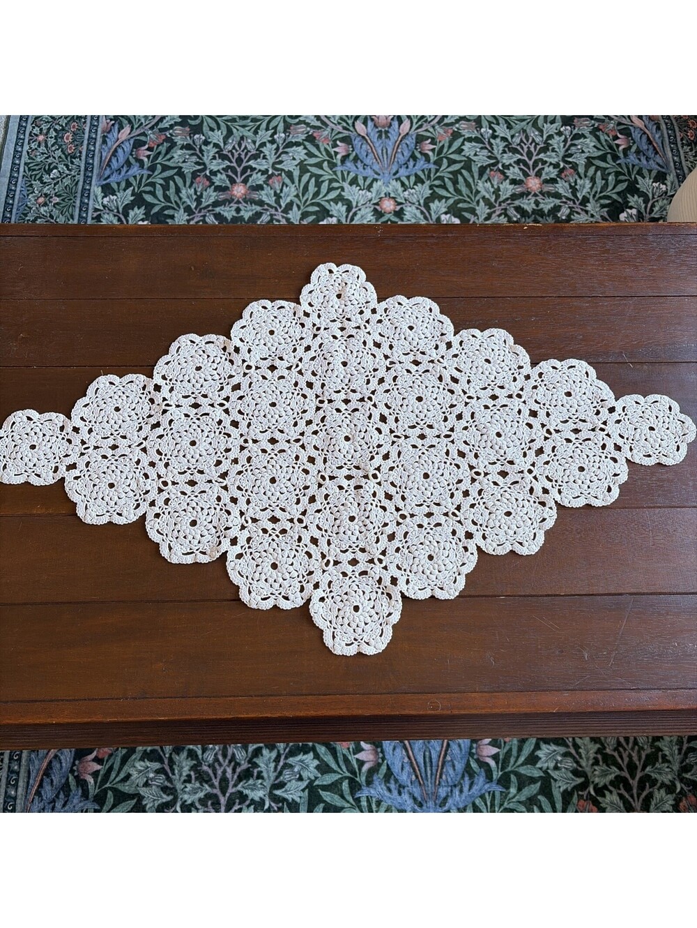 Vintage Crochet Table Runner Lot of 12 Handmade Lace Doilies White Ecru Floral - Picture 5 of 14